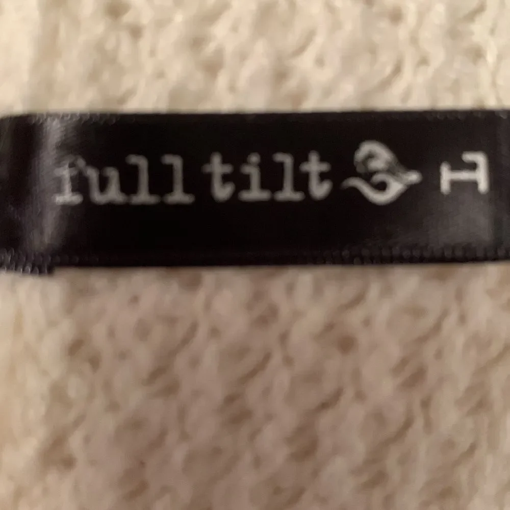 Full Tilt Long Sleeve Assimetrical Back Sweater Size L